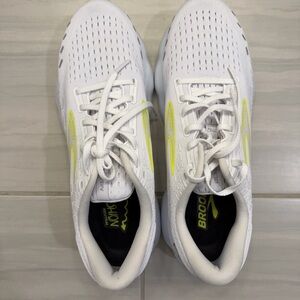 NWOT Mens Brooks Glycerin 20 Running Shoes size 10.5